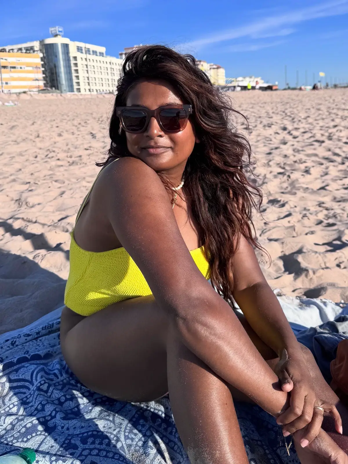 Stop worrying about your skin getting dark, your belly not being flat, or the cellulitis on your legs. Put on the swimsuit, live your life, and forget what aunties, uncles, or the rest of the world might say. Confidence is always the most beautiful thing you can wear. Like @devnivihara_ said, don’t need to lose weight to wear a bikini. I can already hear the voices in my head about what Sri Lankan aunties and uncles would say if they saw me at the beach like this. But you know what? I shut those voices down and enjoy my holiday anyway. Life is way too short to let others dictate how you should look or live. Especially in our culture, people will always find something to comment on. So who cares? Enjoy, enjoy, enjoy! It’s okay to be dark. It’s okay to be curvy. It’s okay to have a belly. It’s okay to have cellulite. It’s all okay. 💙 #srilankan #srilankangirls #srilankanbrowngirl #srilanka #colouris  