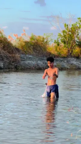 Chàng trai miền quê lội mương giăng cá cắm câu…🥰 #sontinhmtpp #mientay #nhachaymoingay #chill #canhqueyenbinh #mientayquetoi #xuhuong 