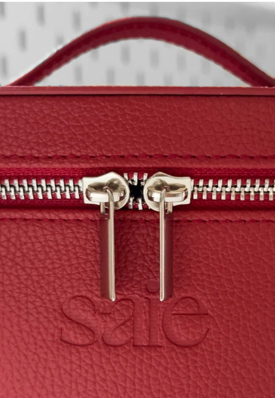 it’s perfect🍫 all of the saie favourites in the new mini vanity case in red❤️ @Saie @Laney @sephora @Cult Beauty  the vault includes: • new!! limited edition mini vanity case in red  • full-size lip liner 101 in twist • full-size glossybounce in kiss • full-size glossybounce in remix • full-size mascara 101 in black • full-size supersuede baked powder blush in grazie • full-size dew blush in chilly • mini glowy super gel in warmglow • mini glowy super gel in sunglow  #saiebeauty  #bestofsaievault #cleanbeauty #saievanitycase #saieminivanitycase  