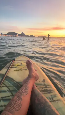 Bom dia +1 amanhecer concluído com sucesso 🌅 #nascerdosol #standduppaddle #amanheceremcopa #instrutor #errejota 