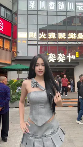 qua đến TQ chỉ để đu trend nàyyy
