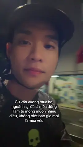 Cứ vấn vương mùa hạ, ngoảnh lại đã là mùa đông Tâm tư mong muốn nhiều điều, không biết bao giờ mới tới mùa yêu