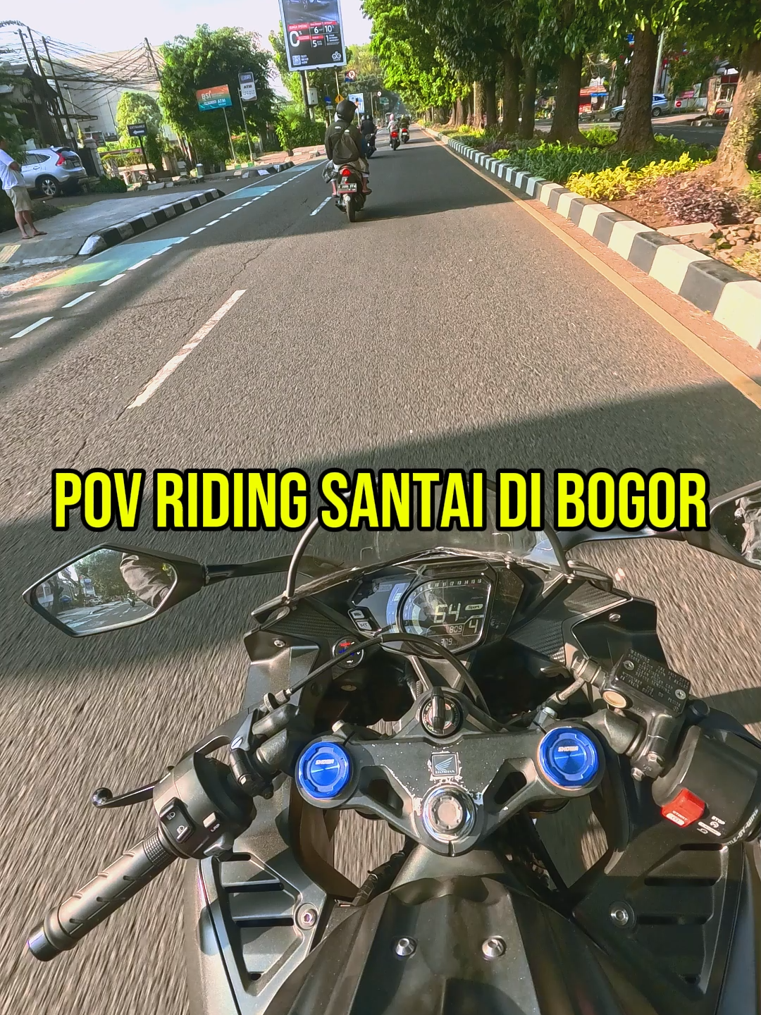 bawanya tangan 1 + taro di paha = next level menikmati motor 🗿☝️ #fyp #sunmori #cbr250rr