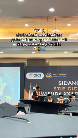 Aku tidak sendiri, semua orang diruangan ini juga merasakannya, juga sama hebatnya 🥹🫂👩🏻‍🎓 . 20 September 2025 #graduate #wisuda #sarjana #trendwisuda #fyp