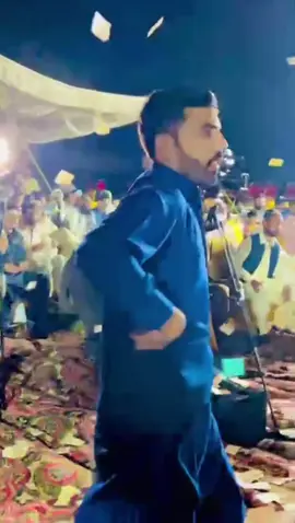 اڑ جاتے ہیان رنگ رقیبوں کے 🦅 جب ہم محفل میں قدم رکھتے ہیں🥀@JUنAD🥀 