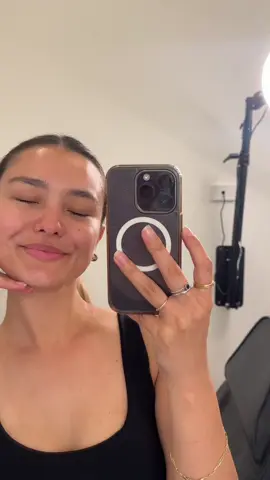 come with me to get a Laser Genesis Treatment with Ellie at @ModelSkin 🩷 the perfect treatment for my skin after 2 weeks of travelling and a 9 hour flight ✨ instant glow and no downtime ✨ #lasergenesis #lasergenesisfacial #modelskin 