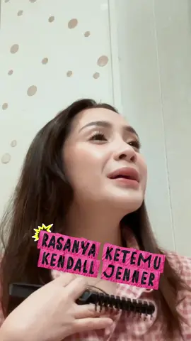 Masih kepikiran sampe sekarang 😂😂 Kok ga minta foto bareng aja ya 😂
