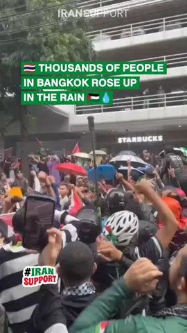 🚨🇹🇭 𝗕𝗥𝗘𝗔𝗞𝗜𝗡𝗚: 𝗧𝗛𝗢𝗨𝗦𝗔𝗡𝗗𝗦 𝗢𝗙 𝗣𝗘𝗢𝗣𝗟𝗘 𝗜𝗡 𝗕𝗔𝗡𝗚𝗞𝗢𝗞 𝗥𝗢𝗦𝗘 𝗨𝗣 𝗜𝗡 𝗧𝗛𝗘 𝗥𝗔𝗜𝗡 Amid the rain, more than a hundred protesters marched in front of the 𝙄𝙨𝙧**𝙖𝙚𝙡𝙞 embassy in Bangkok on Saturday morning, October 4, 2025, to demand the liberation of Palestine. 𝗙𝗥𝗘𝗘 𝗣𝗔𝗟𝗘𝗦𝗧𝗜𝗡𝗘 🇵🇸🇵🇸 𝙏𝙃𝙀 𝙒𝙊𝙍𝙇𝘿 𝙃𝘼𝙎 𝘼𝙒𝘼𝙆𝙀𝙉𝙀𝘿 🌎⚠️❌ 𝗦𝗼𝘂𝗿𝗰𝗲 | 𝗜𝗿𝗮𝗻 𝗦𝘂𝗽𝗽𝗼𝗿𝘁 #Iransupport  #irankeytopalestine 