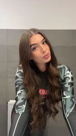 😝
