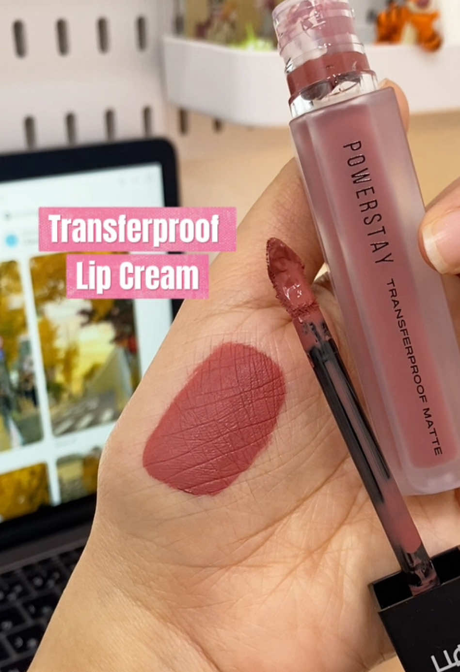Warna yg aman bgttt bisa masuk ke semua tone kulit🥰🫶🏻💓 #makeover #makeoverid #makeovermastershade #makeoverlipcream #powerstaylipcream 