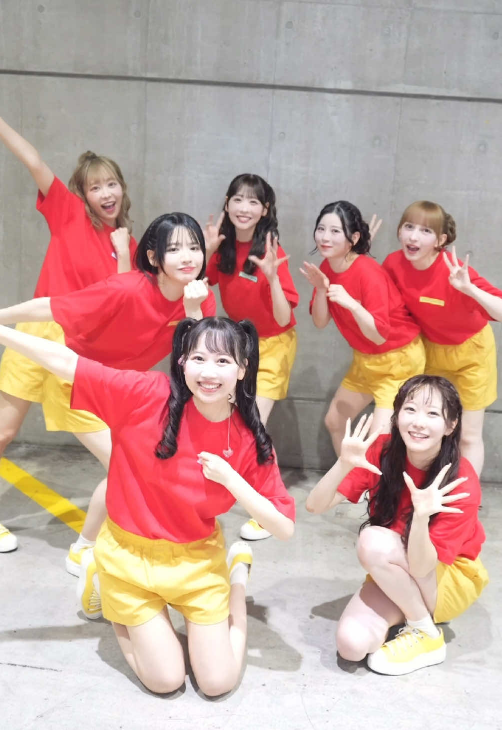 【すごっ】クレヨンしんちゃん風の特別衣装で❤️💛 @月足天音あまねきFRUITSZIPPER @松本かれん（ FRUITS ZIPPER ） @るなぴ @おすず @早瀬ノエル (FRUITS ZIPPER) @櫻井優衣 @真中まなふぃーちゃん  #FRUITSZIPPER #ふるっぱー  #はちゃめちゃわちゃライフ 