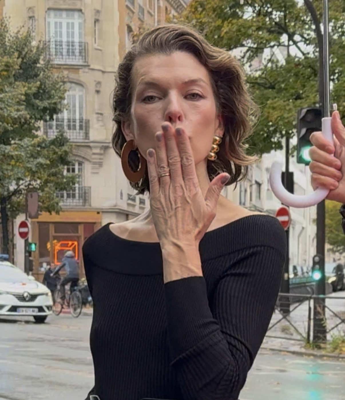 #MillaJovovich attends the Alaïa Winter Spring 26 show at Paris #FashionWeek