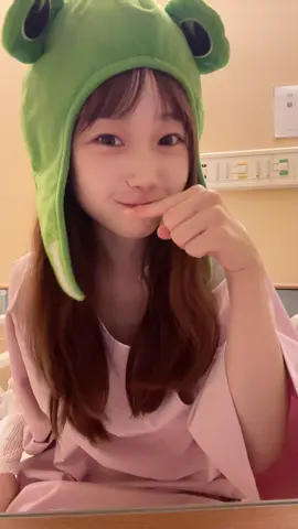 手術無事終わって実家でゆっくりしてるよ☺️これ撮ったのは術後3時間後(笑)