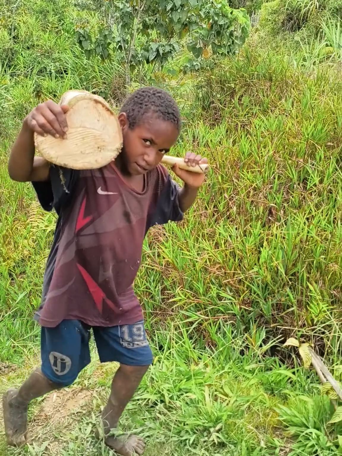 Salut dengan adik* yg di papua  mereka sangat kuat dan rajin  #papua #masukberanda #xybca #inyong_095 #satgaspapua 