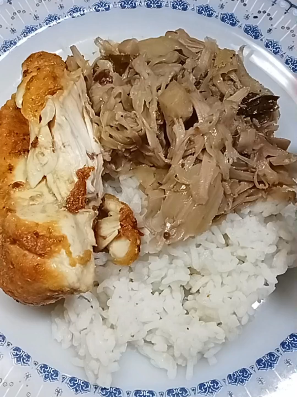 menu ayam goreng dan sayur gori 🍛