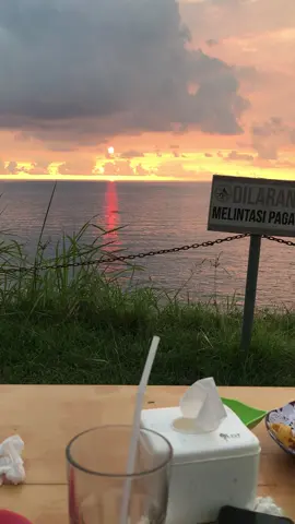 🫶🌅 #sunsetvibes #tolirecafeternate #ternate #fyppppppppppppppppppppppp 