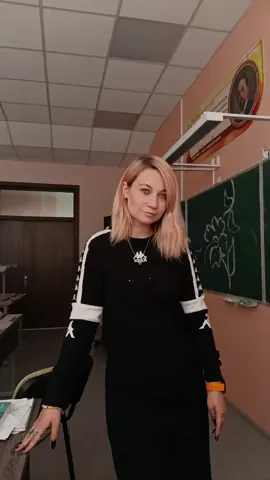 С праздником, коллеги📚