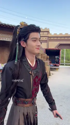 ชอบเฮ่ออี้เรื่องนี้ แบดมากหล่อมาก ชอบทรงผมด้วย 😉 #เฉินเฮ่ออี #ChenHeyi #陈鹤一 #อริรักลิขิตใจ 