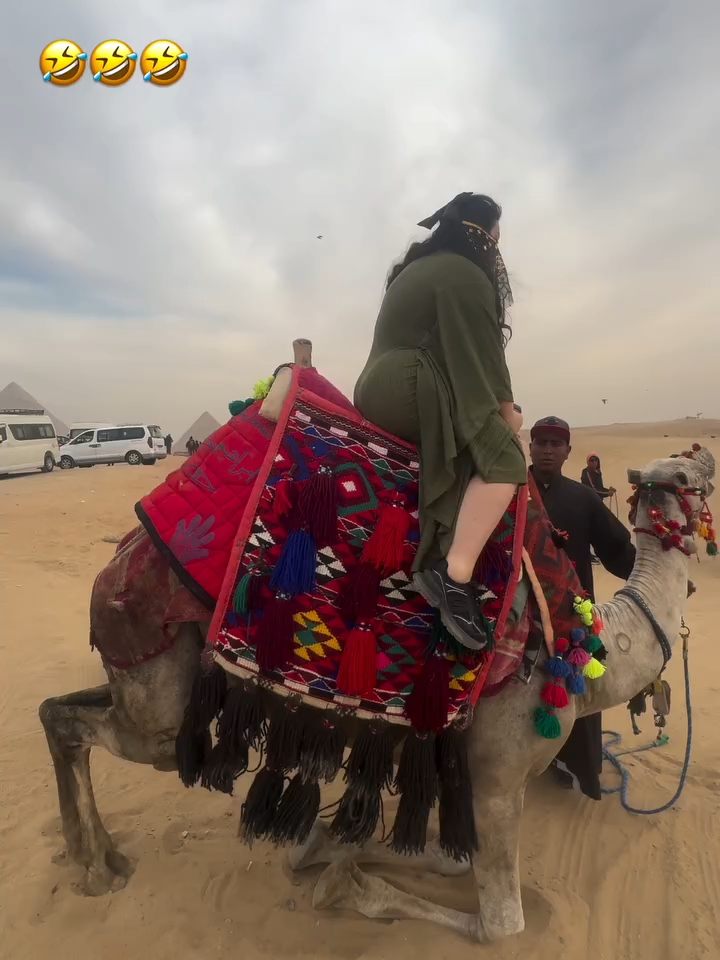 MODELO: salmamoon___