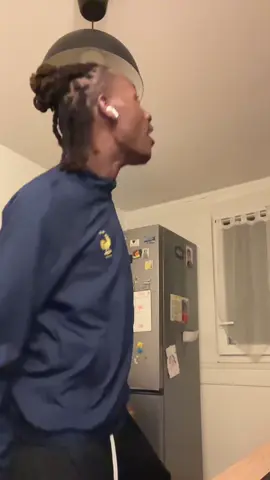 À cause de @DEMENTOS je danse sur l’appli 🧑🏾‍🦯🔥 #prt #gabon 