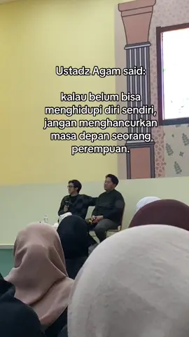 cinta itu ga bisa dimakan yah temen-temen🫰🏻 #ustadzagam #kajianislam #palusulteng #masyaallahtabarakkallah #fyppppppppppppppppppppppp 