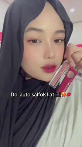 Cute ombre dari wardah glasting >>> #wardahglastinglip #lipcombo #ombrelips #glasting 