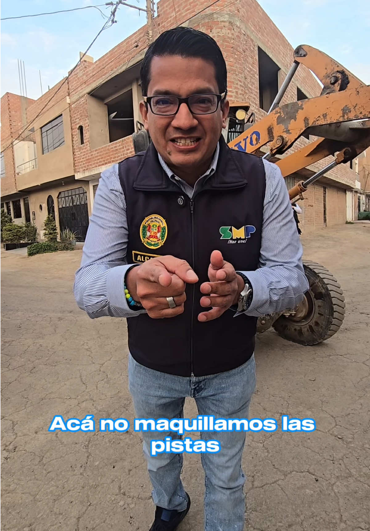 👊 ¡𝗟𝗔 𝗘𝗦𝗣𝗘𝗥𝗔 𝗧𝗘𝗥𝗠𝗜𝗡𝗢́, 𝗠𝗔𝗡𝗜𝗭𝗔𝗟𝗘𝗦 𝗜𝗜‼️ Después de 30 años de abandono, iniciamos las obras en Ramón Castilla, Santa Rosa y San Martín de Porres. 🛠️ Hoy colocamos la primera piedra, mañana caminaremos sobre calles que traerán orgullo y seguridad. 💙 En SMP no hablamos de futuro… lo construimos juntos. #ManizalesII #ObrasQueTransforman #HernánSifuentesAlcalde #YoCumplo