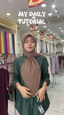 TUDUNG YANG KITA PAKAI DEKAT BEG KUNING KITE, MASUK LIVE KITA PUKUL 8 MALAM NANTI TAU🤍😍