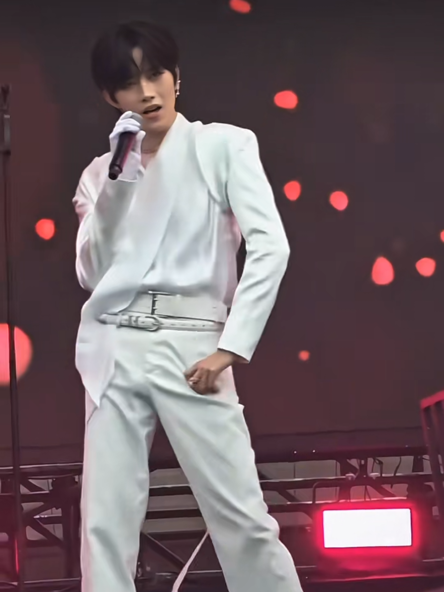 สะดุ้งก็อิตอนเขย่งขานี่แหละ มีกี่คลิปก็อยากจะลงมันทุกคลิปเลยเนี่ย 🤣 #eliothuang #huangxing #desire4 #abodesire #xingxing 