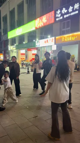 Street Dance  #viral #dance #china #mbbschina #medicalstudent #fyp 