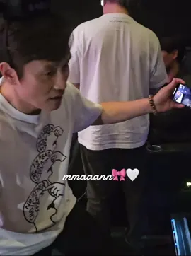 His love for fans, I cry😩♥️  #leebyunghun #fyp #frontman #player001 #sguidgame 