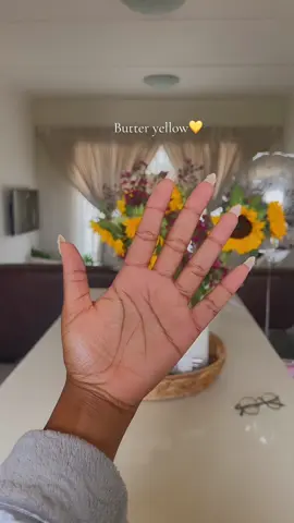 Hopped on the butter yellow trend 🤭 #butteryellow #nails