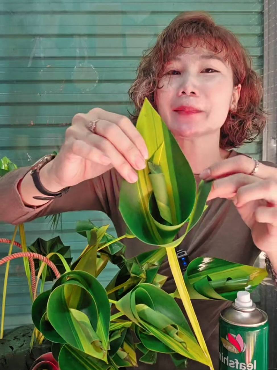 Trả lời @user3608779307616 Cách làm hoa hồng môn bằng lá phát tài.Cả nhà thấy đẹp cho e xin 1 tim nhé ạ#daycamhoa #viral #xuguongtiktok #traoyeuthuong #hoadep @Thanh Mai Đào Tạo Học Viên 