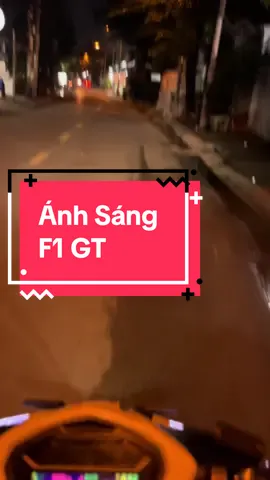 Ánh sáng thực tế bi mini F1 GT khi có đèn đường