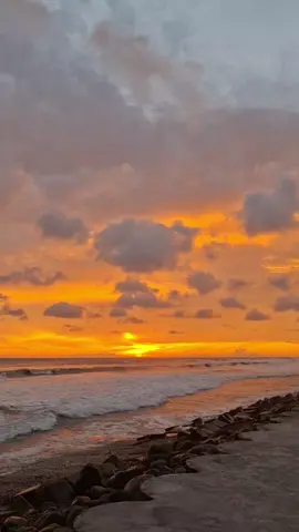 MasyaAllah cantiknya 🫠 #sunset  #sunsetaesthetic  #lagutrend  #pantaiabrasimukomuko 