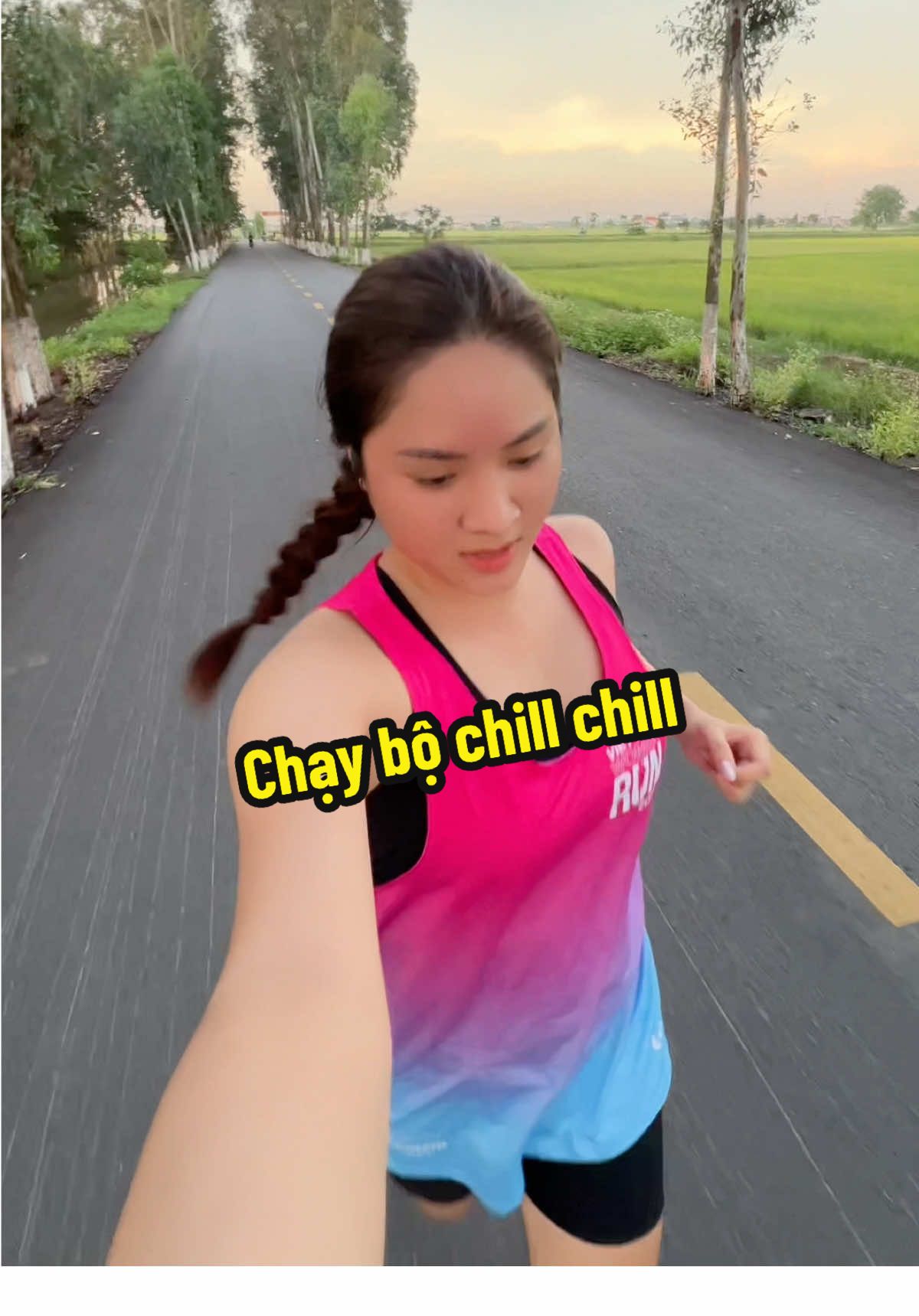 View chạy bộ bình yên, nhẹ nhàng, không xô bồ 🤪 2 năm chạy bộ và mình nhận ra: chạy để rèn luyện sức khoẻ còn chạy nhanh, chạy nhiều, chạy theo phong trào không có ý nghĩa gì với tuii. Miễn là khoẻ rèn luyện sức khoẻ là zuiii ạ #trangthuychaybo #trangthuygarmin 