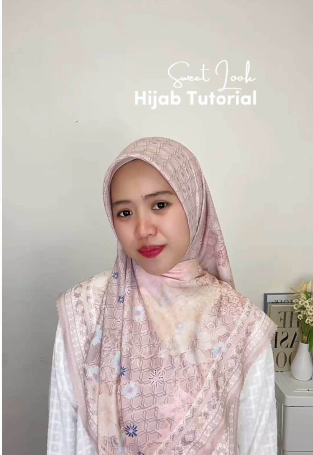 #hijabmotif bunga yang soft, dengan #stylehijab simple bikin look makin sweet 💐  #tutorialhijab #hijabsegiempat #hijabmotifpremium 