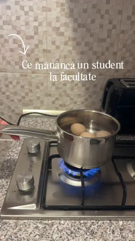 Ce mănâncă un student la facultate #for #student #cemanancintrozi #ceammancat #viatadestudent 