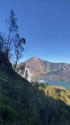 Jalur senaru memang harus kalian coba🙌 #fyp #jalursenaru #gunungrinjani #lombok #indonesia 