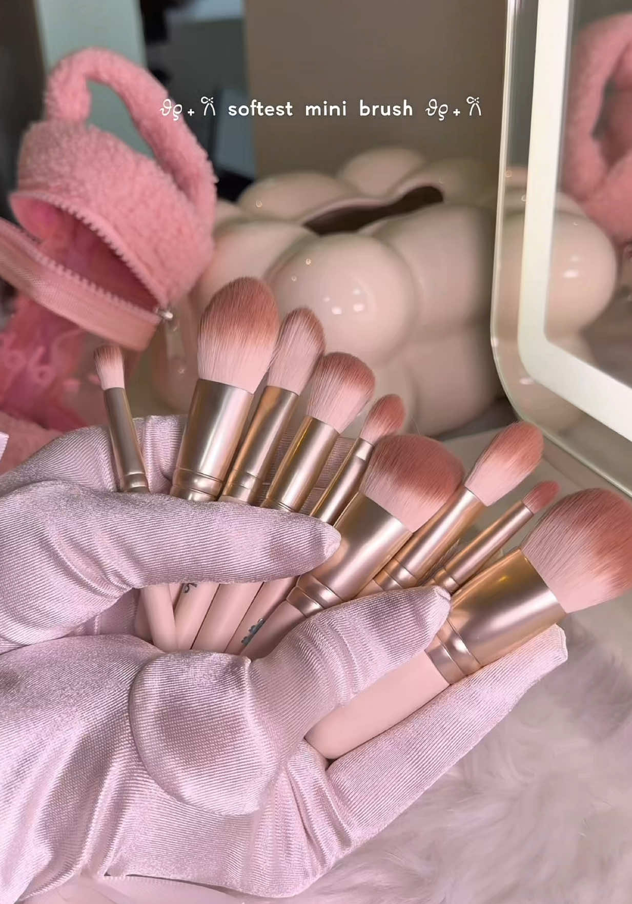 look how pretty #dala #minibrushes #makeupbrushes 
