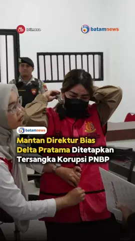 Tim Pidsus Kejati Kepulauan Riau menetapkan dan menahan LY, mantan Direktur Operasional PT Bias Delta Pratama, sebagai tersangka baru kasus dugaan korupsi pengelolaan PNBP jasa pandu dan tunda kapal di Batam periode 2015–2021. Berdasarkan audit BPKP Kepri, kerugian negara dari kegiatan tanpa kerja sama dengan BP Batam itu mencapai USD 272.497 atau sekitar Rp4,54 miliar. Kajati Kepri J. Devy Sudarso menyebut LY ditahan 20 hari di Rutan Kelas I Tanjungpinang karena dikhawatirkan melarikan diri atau menghilangkan barang bukti. Kasus ini akan segera dilimpahkan ke Pengadilan Tipikor Tanjungpinang. #batam #batamnews 