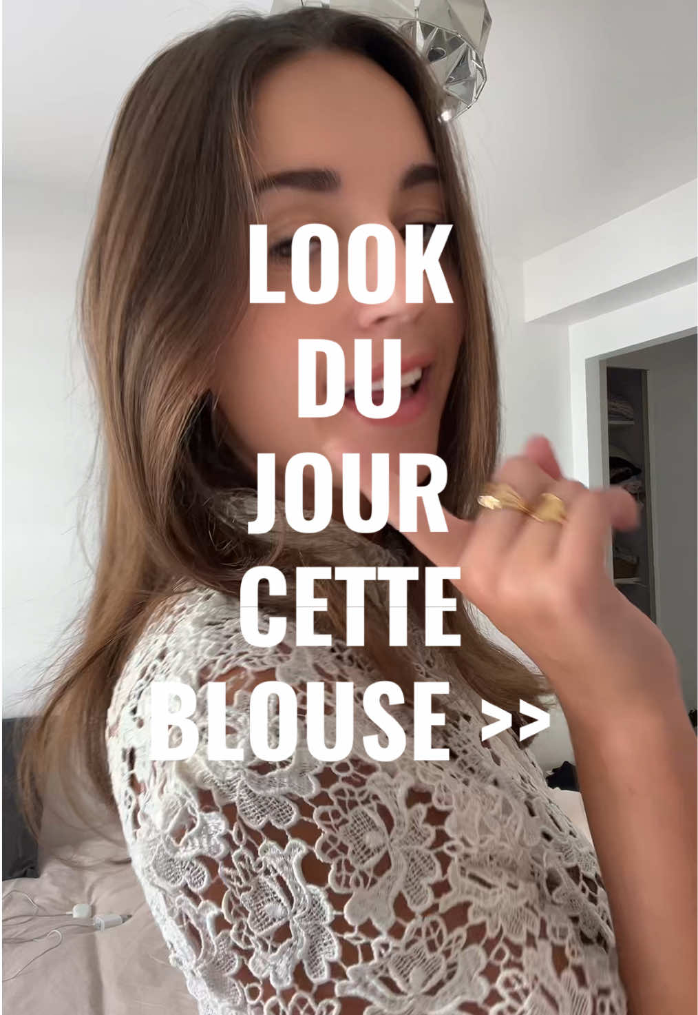 Une ancienne blouse tellement élégante - courez dans les brocantes parfois vous trouvez des pépites ⭐️😋 #fyp #pourtoi #haul #secondemain #OOTD 