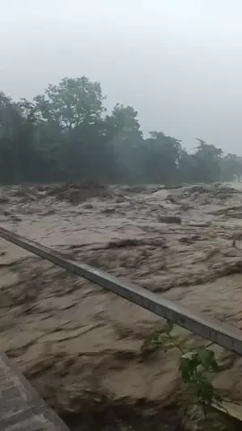 high flood 😭#StaySafe #DisasterFootage #Flooding #Flood2025 #NaturePower 