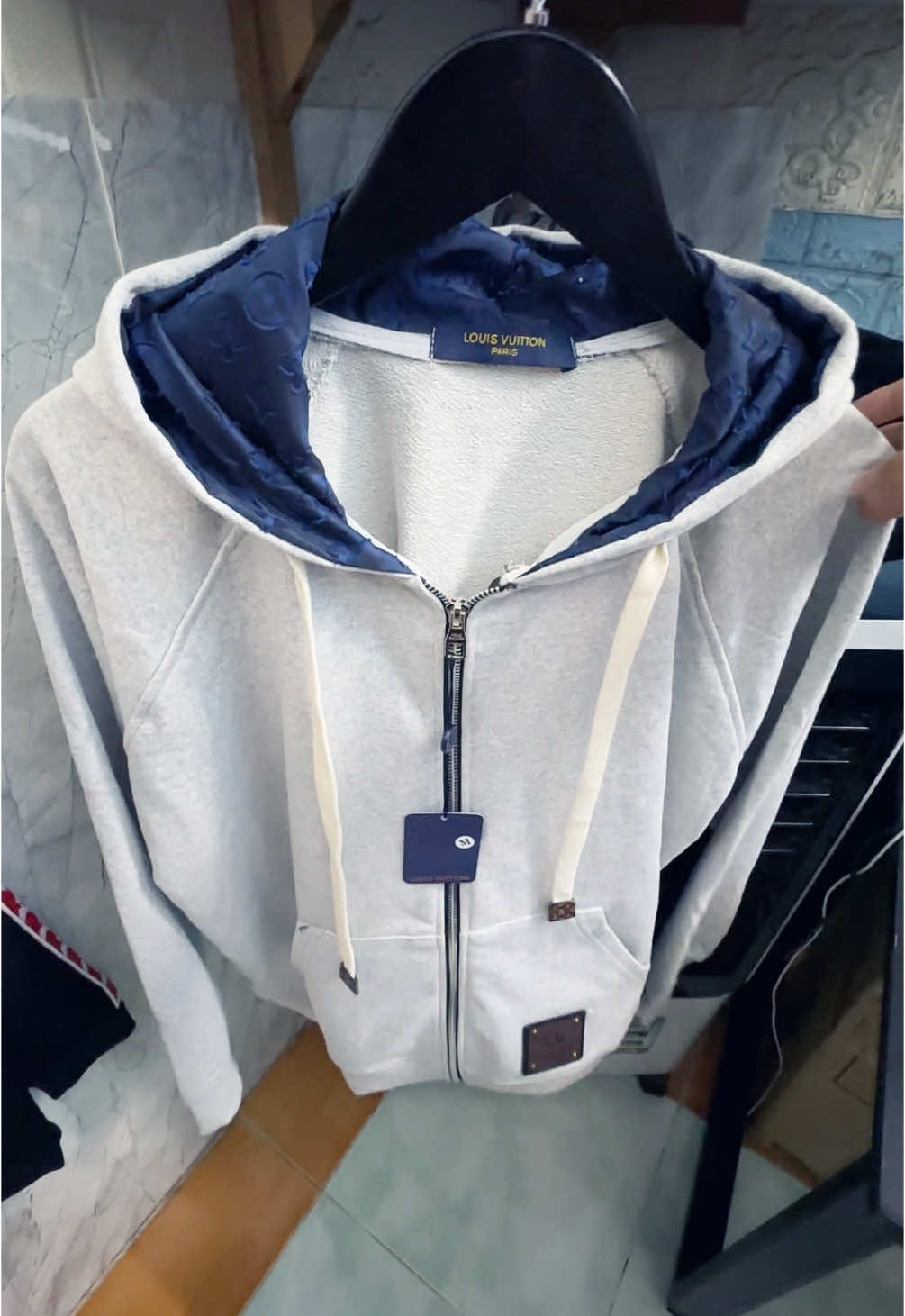 đường dài tao bước 1 mình😎😎 #fyp #xuhuong #aokhoac #aokhoacnamnu #aokhoacnam #aokhoacchongnang #aochongnang #aohottrend #aokhoaccaocap 