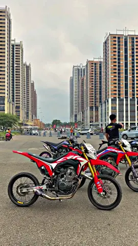 Upin ipin 😍❤️ @𝙎𝙇𝘼𝙈𝙀𝙏 #supermotoherex #surexstyle #surexgank🔥 #crfsurexstyle #meikarta 