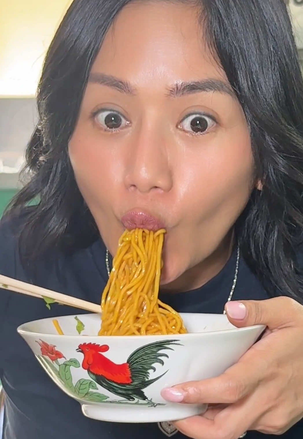 Akhirnya bisa juga nyempatin waktu untuk Awur - Awur Emplok di Mie Bakso Linggarjati Bandung, menurut kalian harga segitu mahal nggak? #awurawuremplok #faridanurhan 
