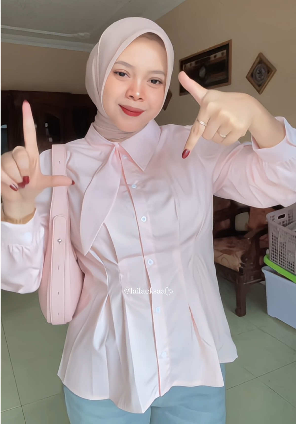 Gemecc bgt sama yang pinky-pingky🤏🏻 #atasankekinian #blousekekinian #blousekorea #blousekoreanstyle #ootdhijab 