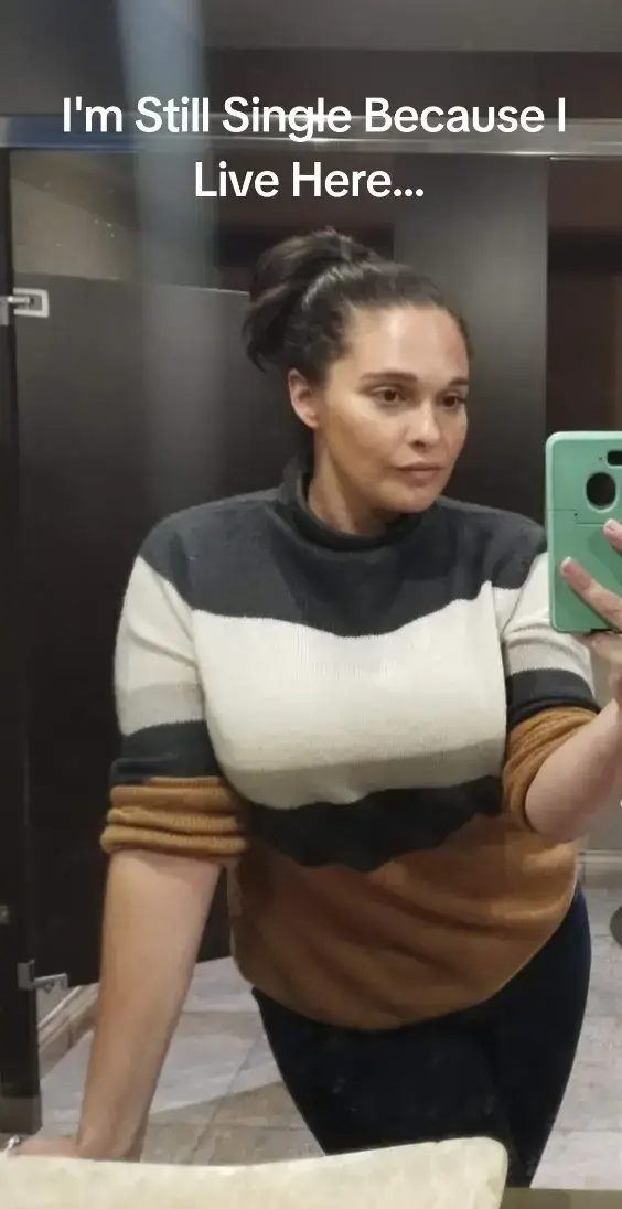 I truly believe when I stopped thinking about dudes in 2020 and started work on myself, my personal and professional life got so much better. I KNOW I still look young because I don't have a man trying to drag me down and hold me back, and I'm in denial because I think one day I'll meet a guy that'll change my way of thinking. and one day I'll ride a unicorn while we're at it. but right now all my money is mine, I can go to Mexico right now if I want, and I'm loving not having any strings holding me down. #single #happy #richauntie #lovelife #loveyourself 