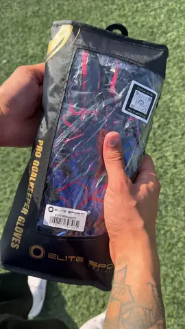 ASMR Elite Sport SPIN 🕷️🧤💯 AVAILABLE: www.elitesporteurope.com #elitesportgk #football #asmr #tiktok #sport 