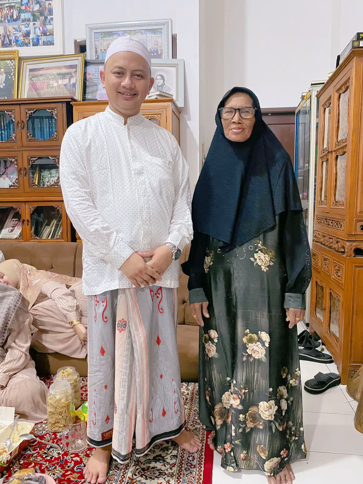 Sareng Kh.toto (minantu abah Uci ) #fypシ゚ #haulsyehabdulqodiraljaelani #cilongokpasarkemis #abahucicilongok 
